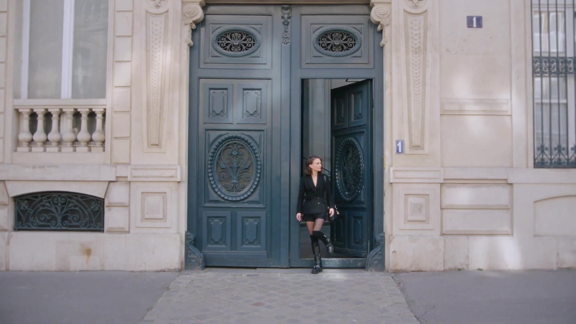 Miss_Dior_-_A_Miss_in_Paris_Episode_1-00_00_03_000.jpeg