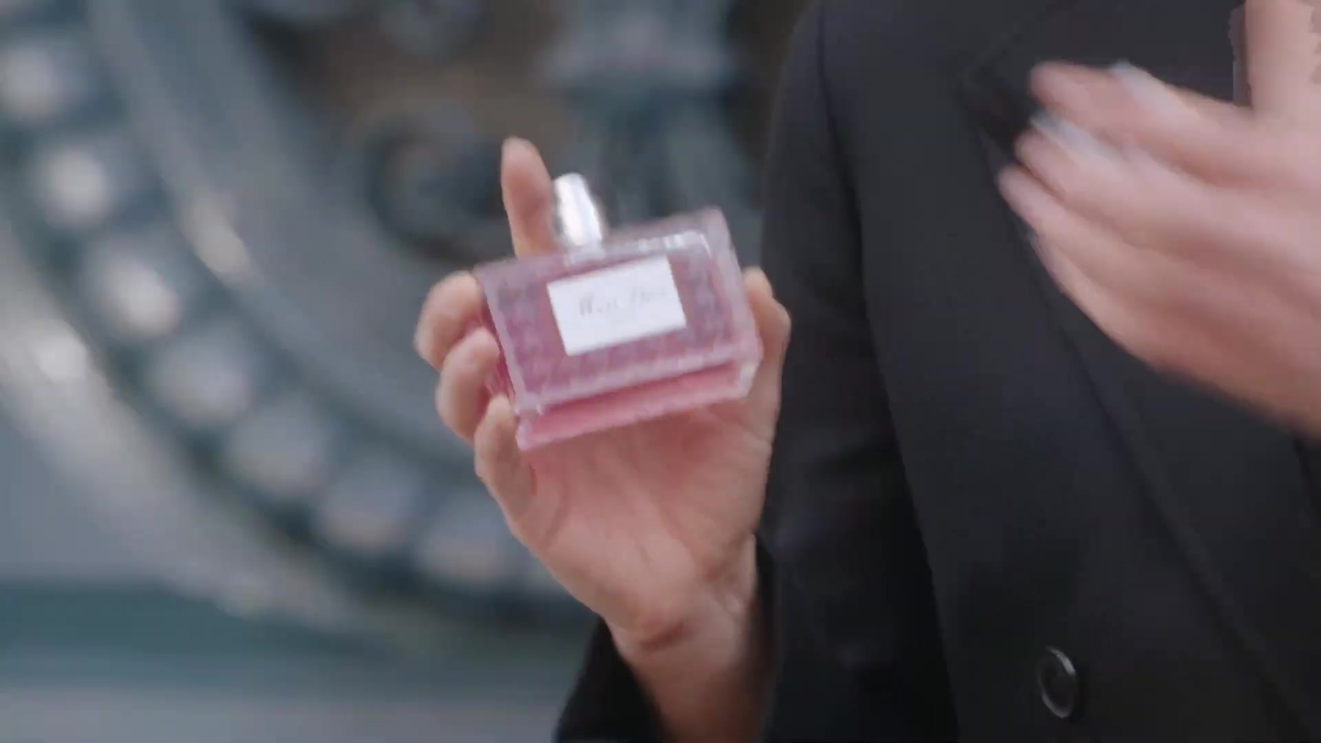 Miss_Dior_-_A_Miss_in_Paris_Episode_1-00_00_03_720.jpeg