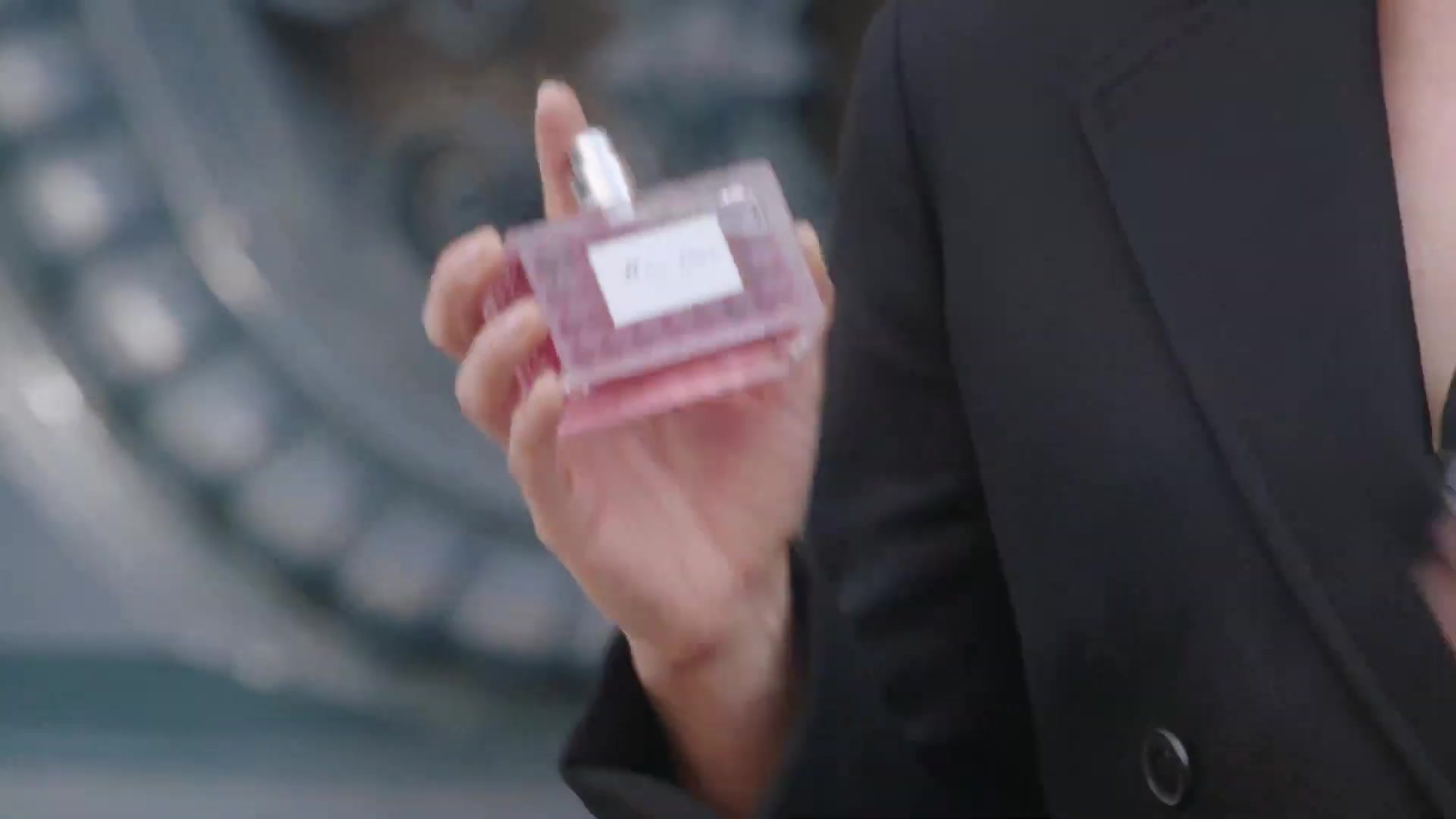 Miss_Dior_-_A_Miss_in_Paris_Episode_1-00_00_03_800.jpeg