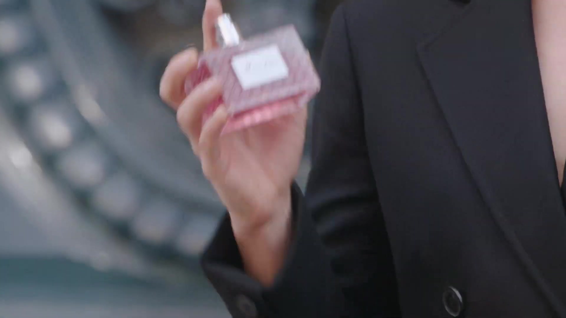 Miss_Dior_-_A_Miss_in_Paris_Episode_1-00_00_03_880.jpeg