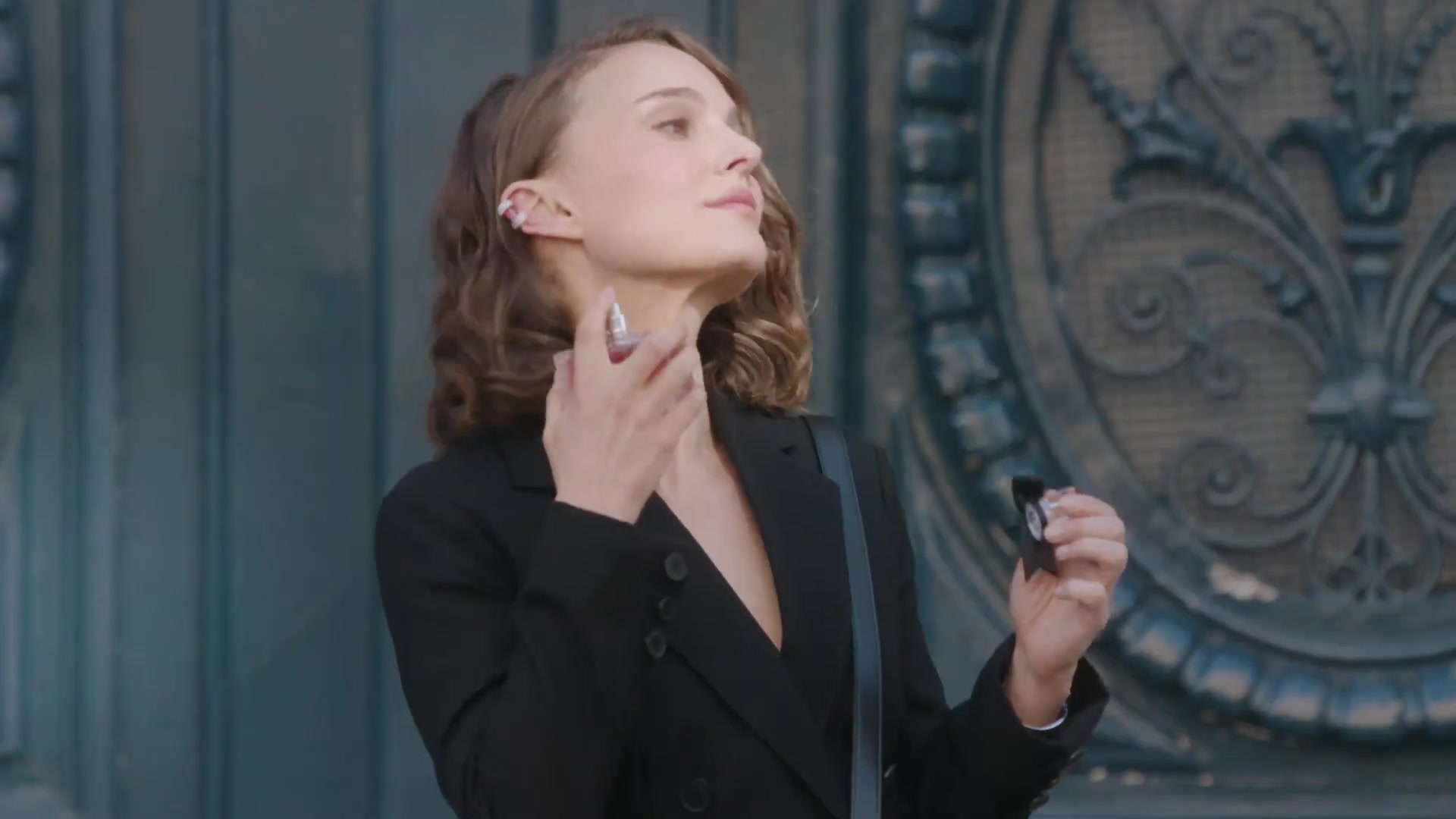 Miss_Dior_-_A_Miss_in_Paris_Episode_1-00_00_04_160.jpeg