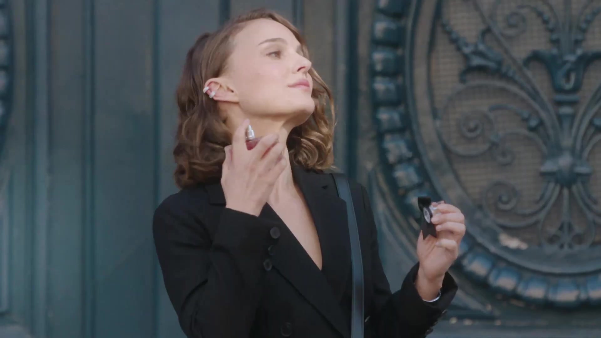 Miss_Dior_-_A_Miss_in_Paris_Episode_1-00_00_04_240.jpeg