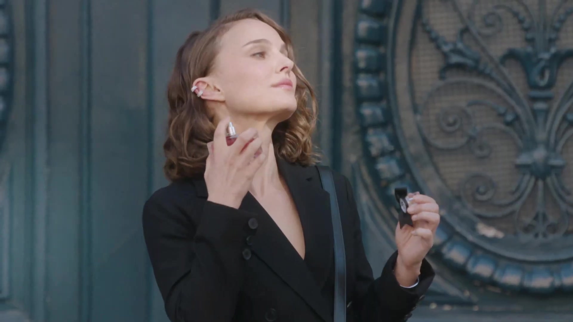 Miss_Dior_-_A_Miss_in_Paris_Episode_1-00_00_04_480.jpeg