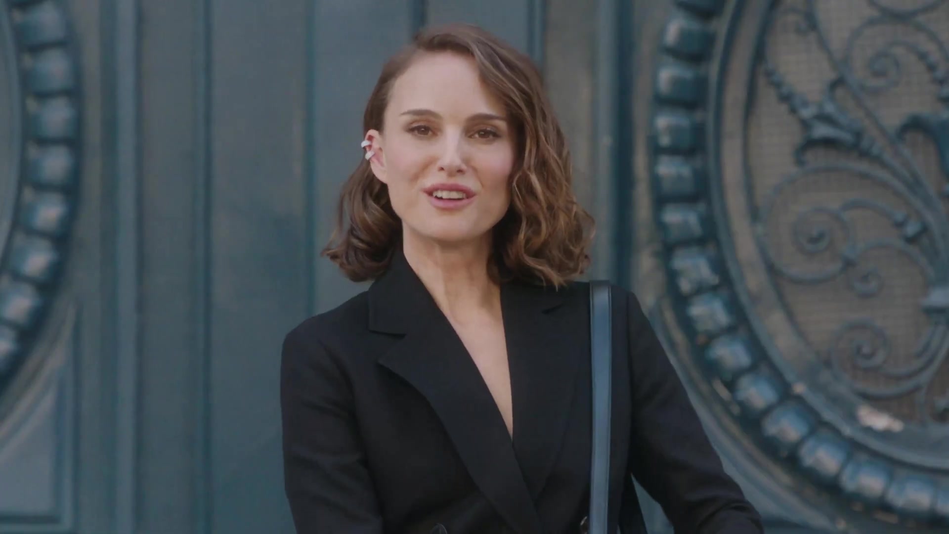 Miss_Dior_-_A_Miss_in_Paris_Episode_1-00_00_05_000.jpeg
