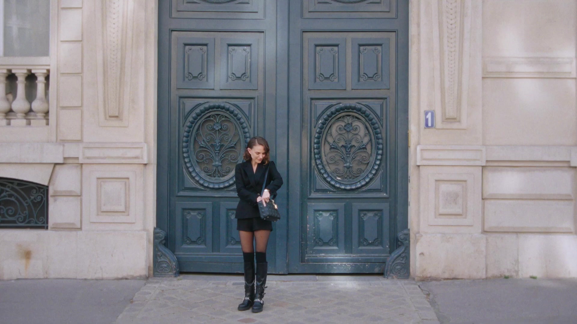 Miss_Dior_-_A_Miss_in_Paris_Episode_1-00_00_06_280.jpeg