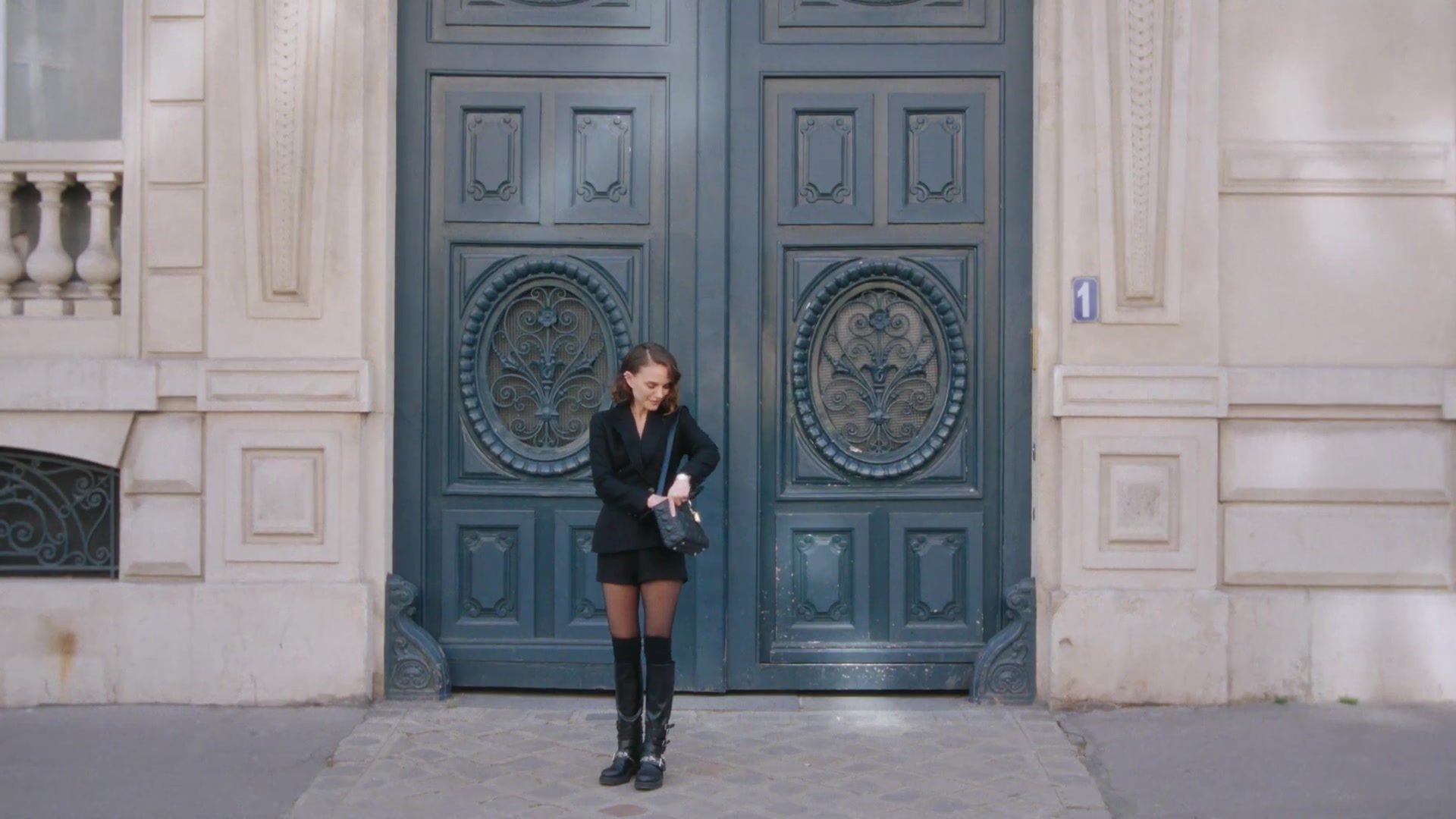 Miss_Dior_-_A_Miss_in_Paris_Episode_1-00_00_06_400.jpeg
