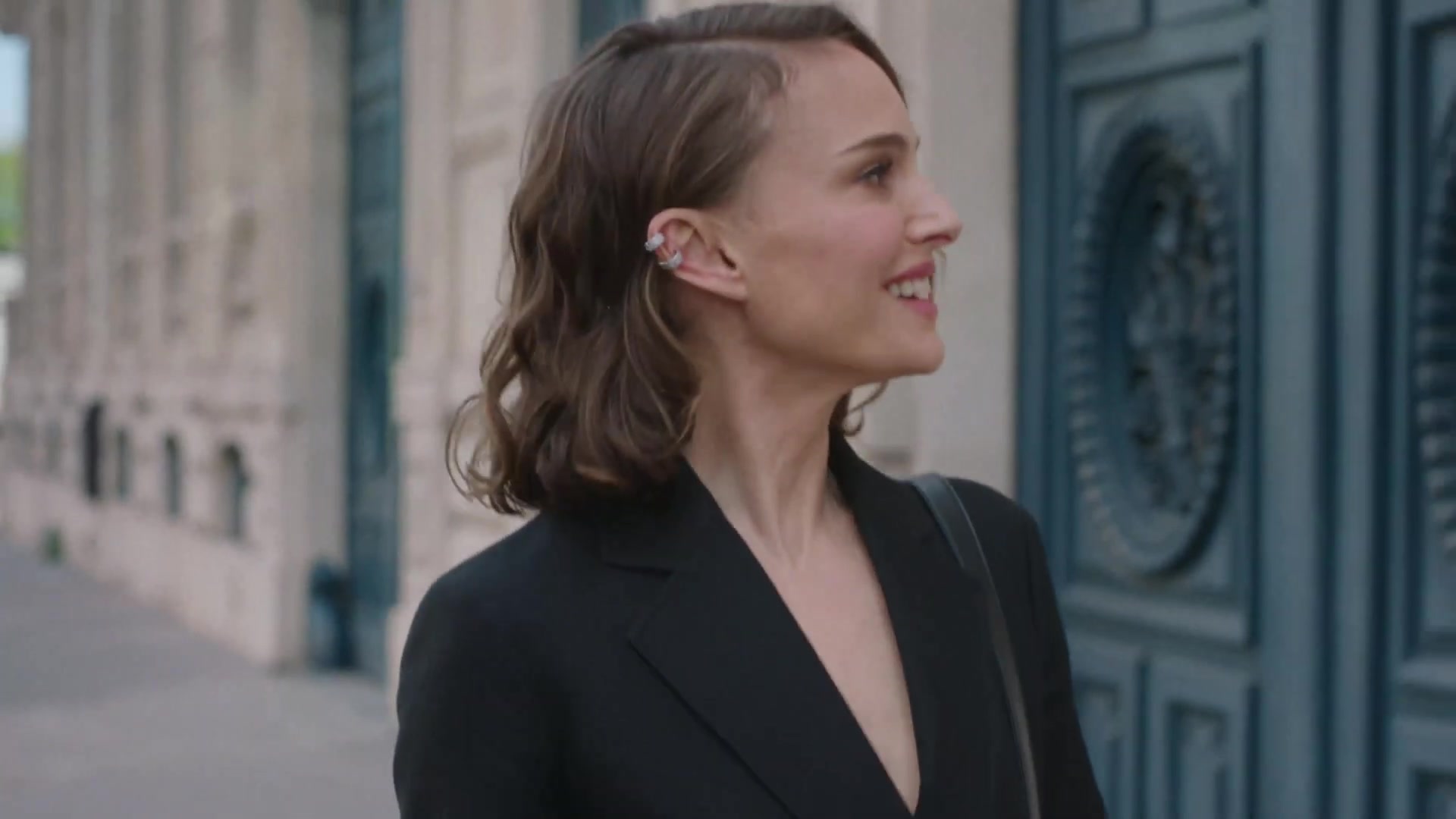 Miss_Dior_-_A_Miss_in_Paris_Episode_1-00_00_11_440.jpeg