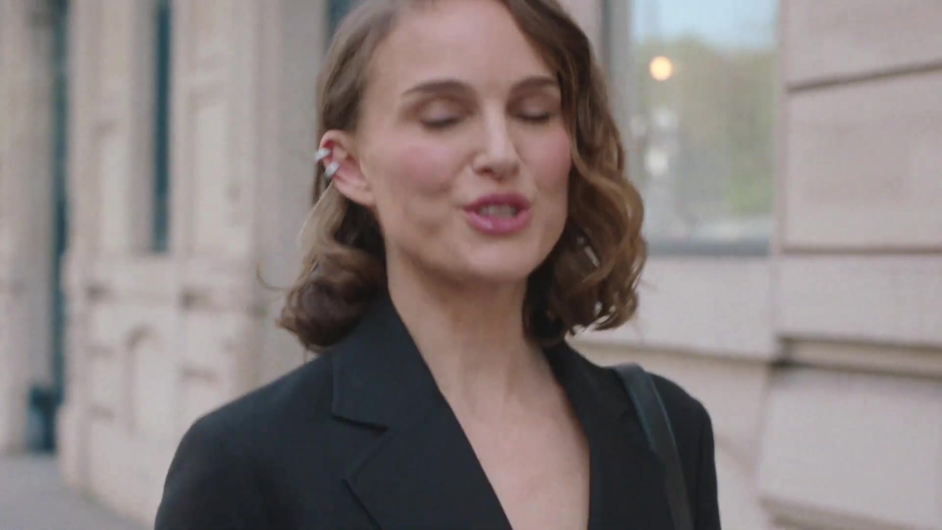Miss_Dior_-_A_Miss_in_Paris_Episode_1-00_00_12_920.jpeg