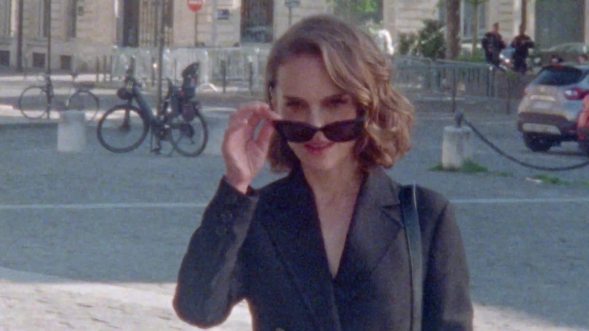 Miss_Dior_-_A_Miss_in_Paris_Episode_1-00_00_13_800.jpeg