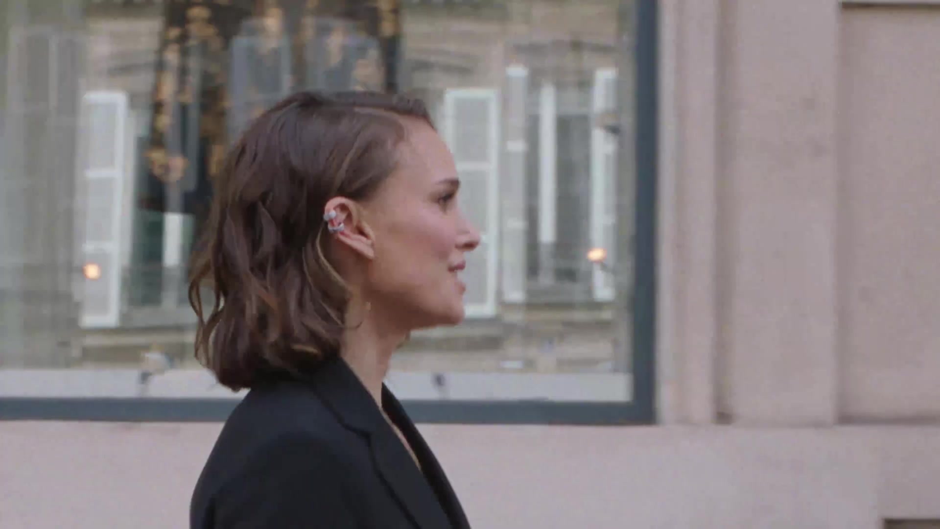 Miss_Dior_-_A_Miss_in_Paris_Episode_1-00_00_14_640.jpeg