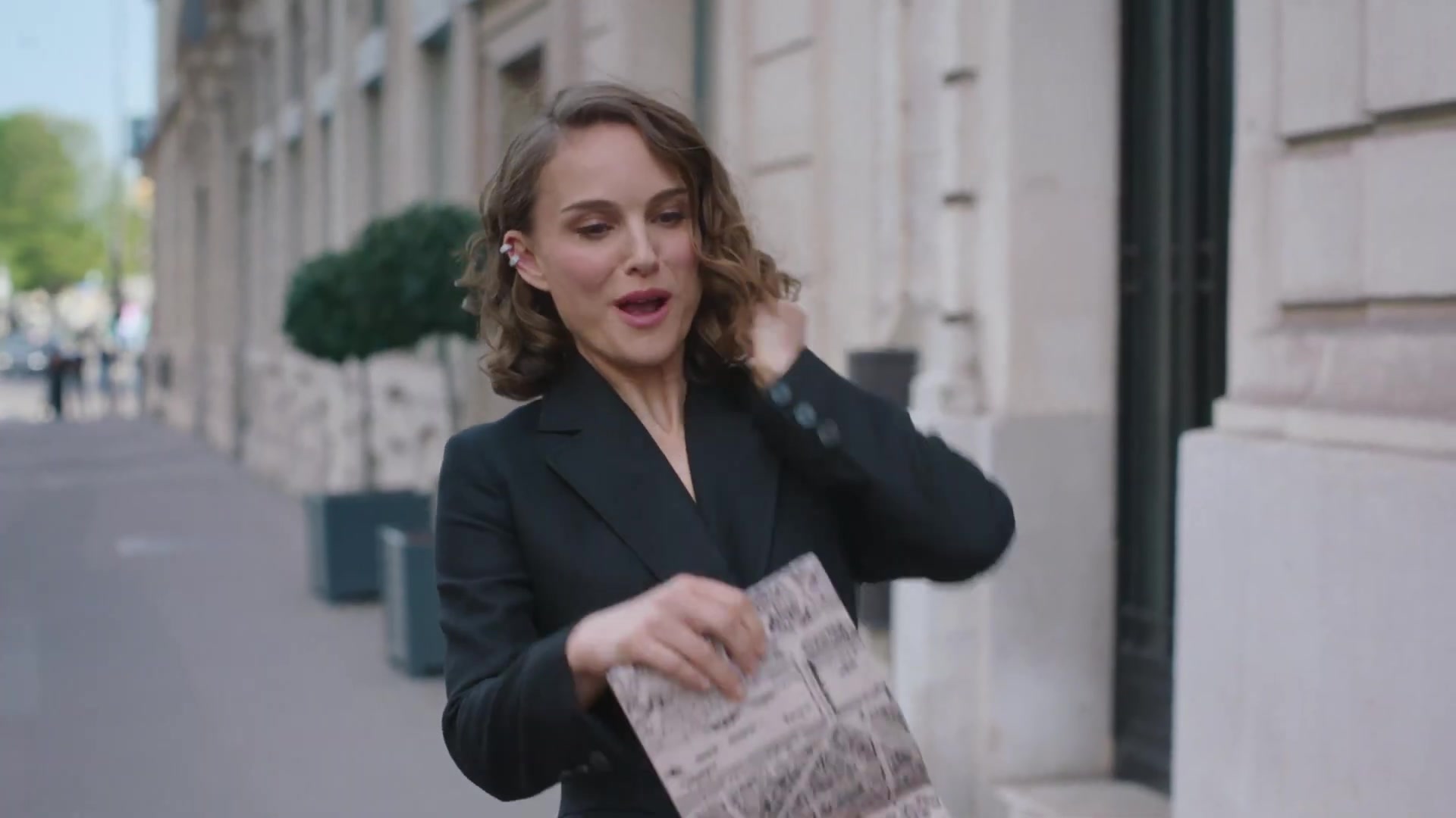 Miss_Dior_-_A_Miss_in_Paris_Episode_1-00_00_27_800.jpeg