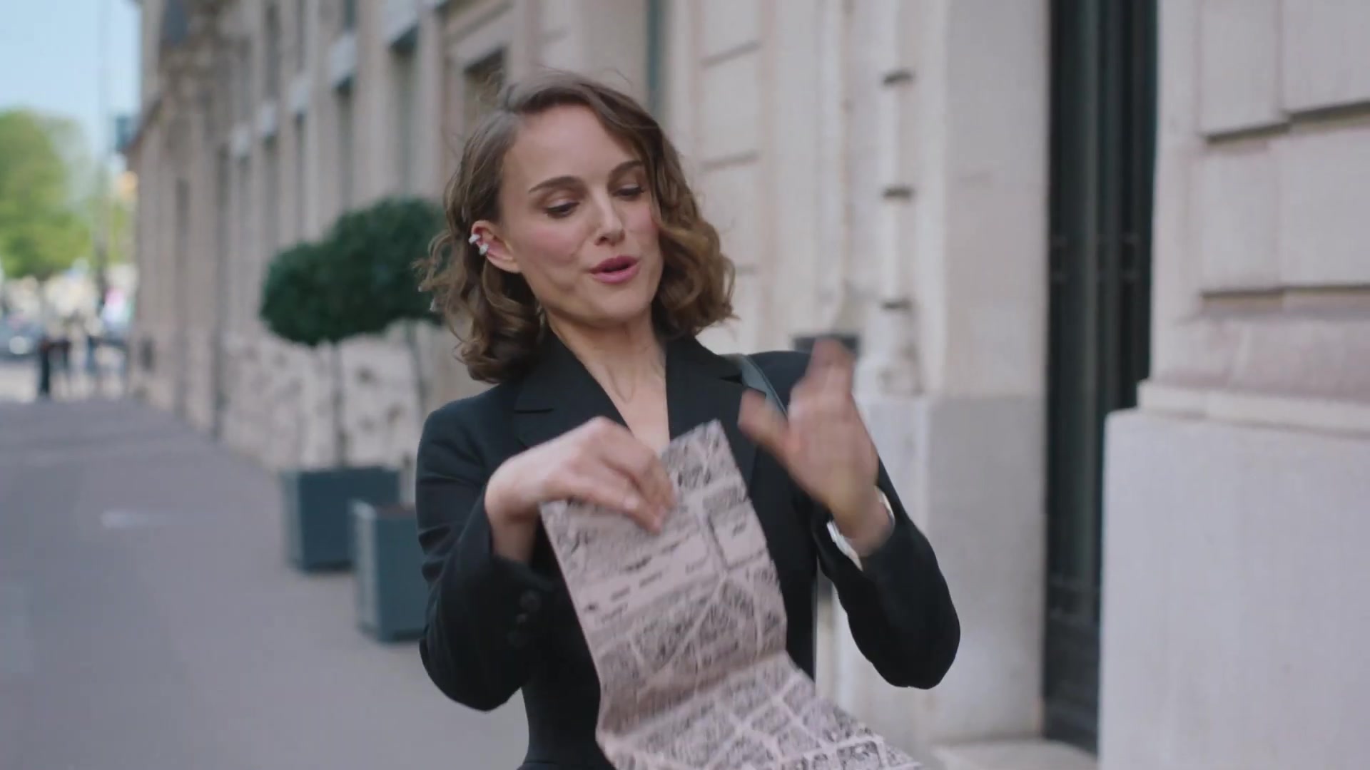 Miss_Dior_-_A_Miss_in_Paris_Episode_1-00_00_28_040.jpeg