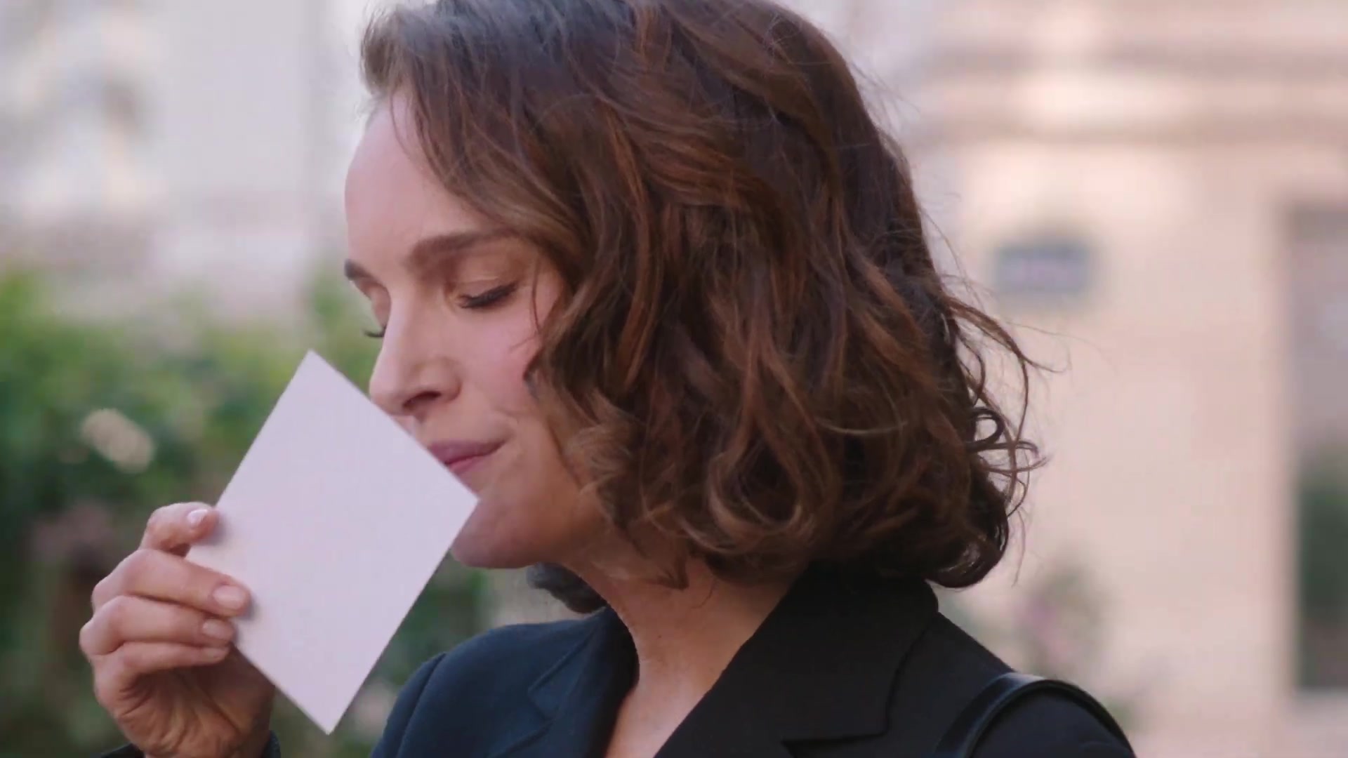 Miss_Dior_-_A_Miss_in_Paris_Episode_2-00_00_31_720.jpeg