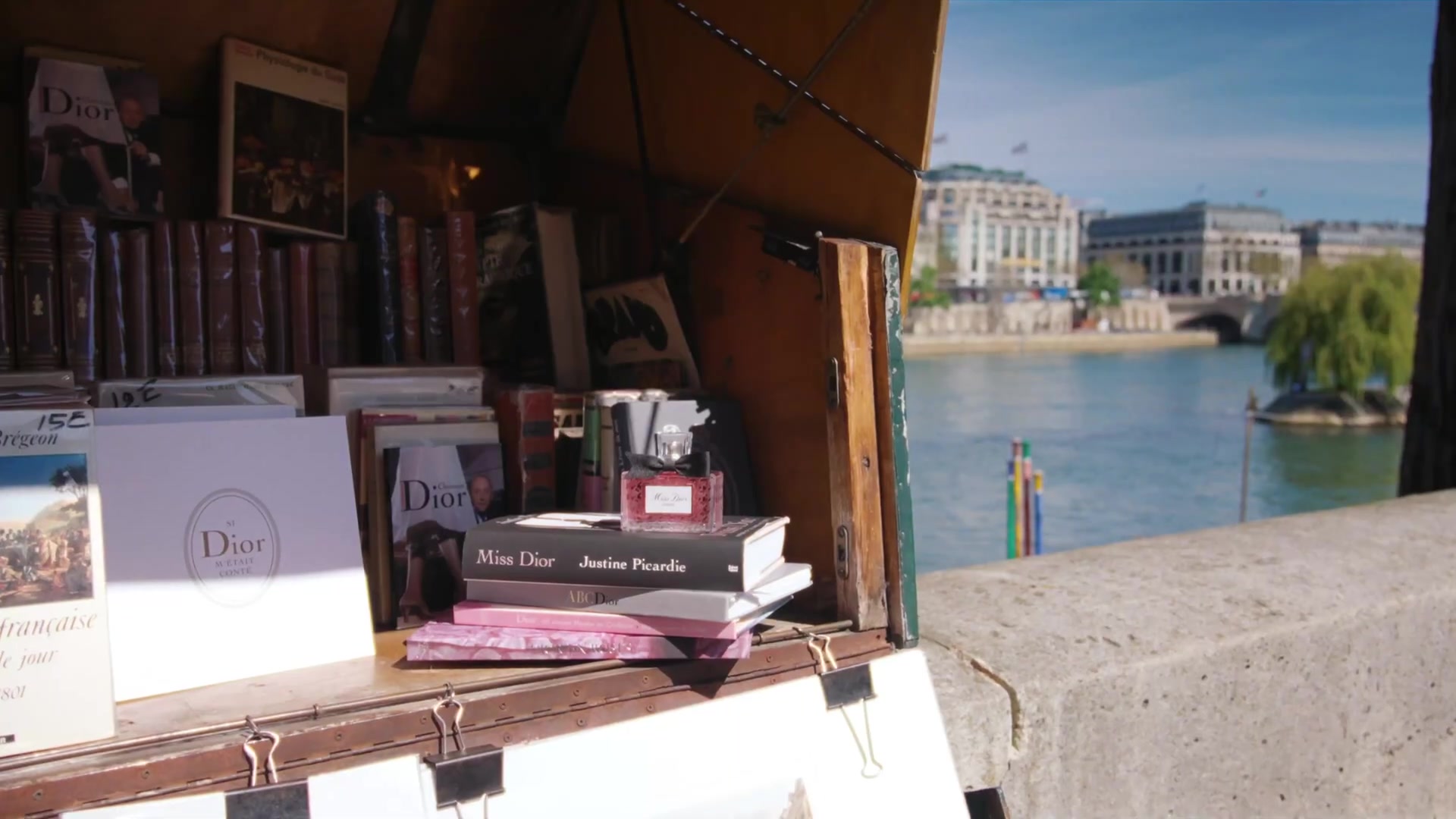 Miss_Dior_-_A_Miss_in_Paris_Episode_3-00_00_02_840.jpeg