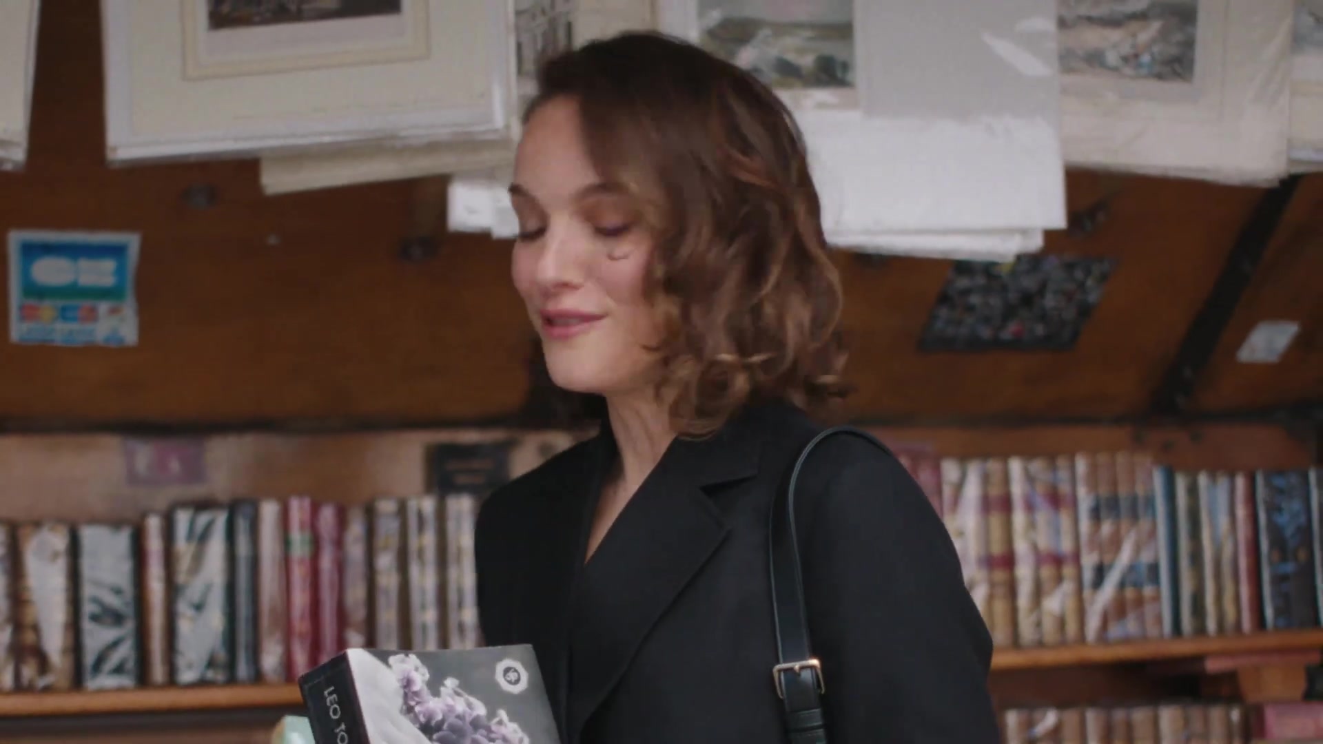 Miss_Dior_-_A_Miss_in_Paris_Episode_3-00_00_15_000.jpeg
