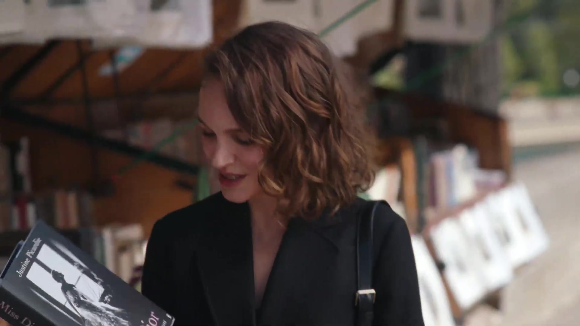 Miss_Dior_-_A_Miss_in_Paris_Episode_3-00_00_25_480.jpeg