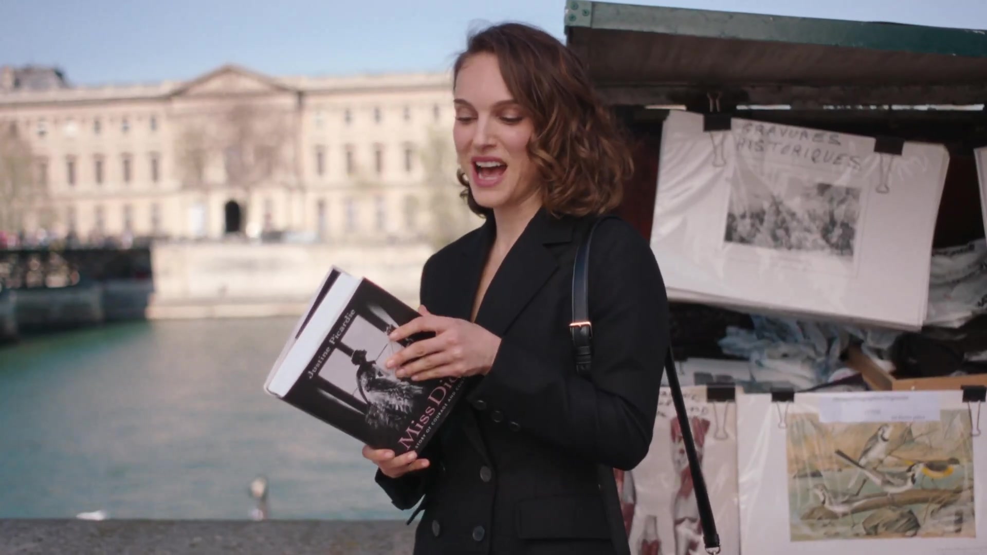Miss_Dior_-_A_Miss_in_Paris_Episode_3-00_00_30_200.jpeg
