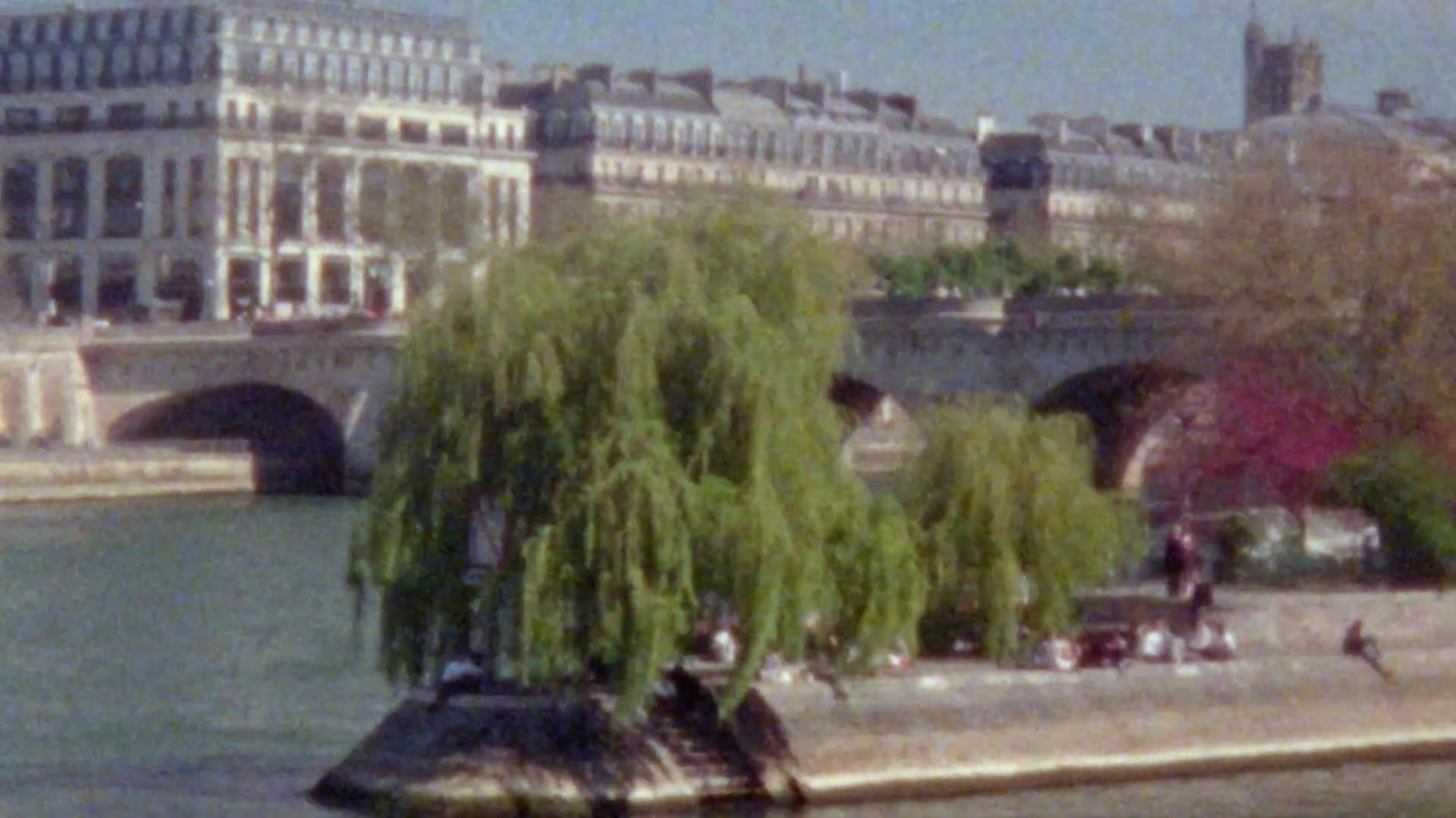 Miss_Dior_-_A_Miss_in_Paris_Episode_3-00_00_35_560.jpeg