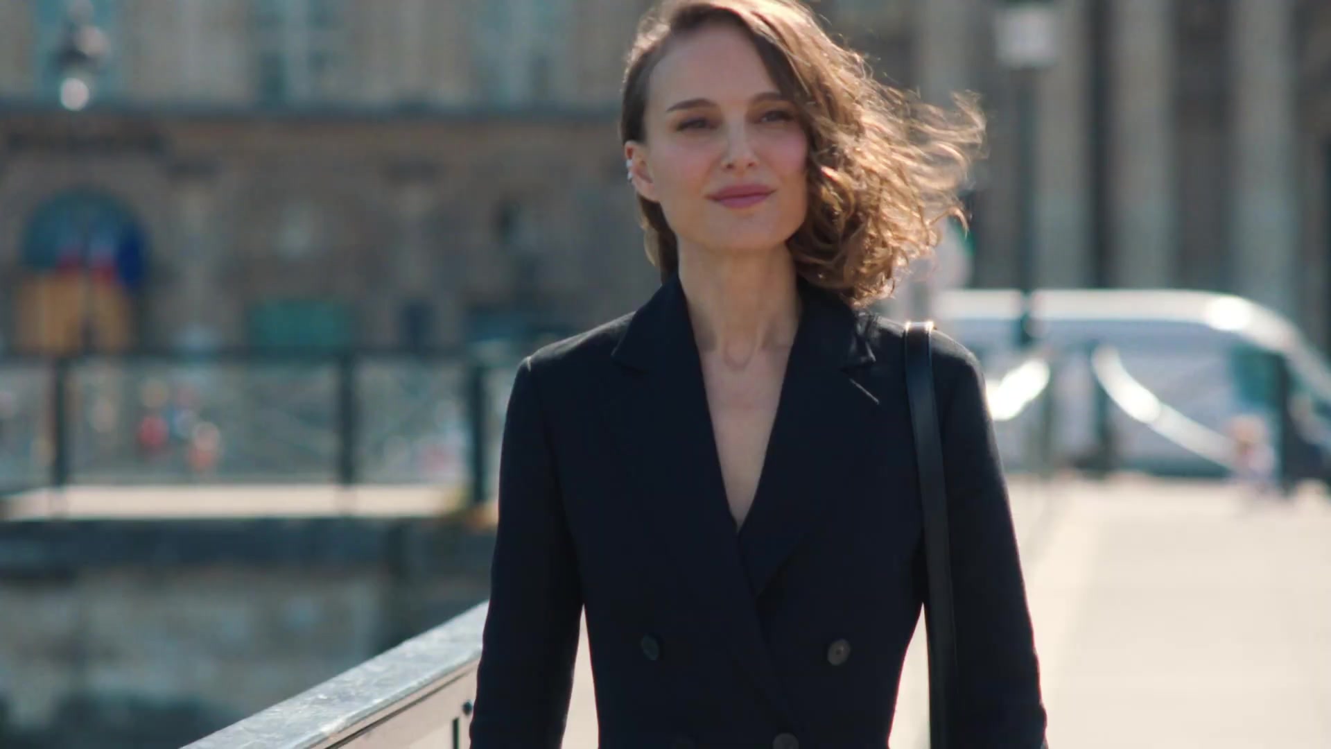 Miss_Dior_-_A_Miss_in_Paris_Episode_3-00_00_37_480.jpeg