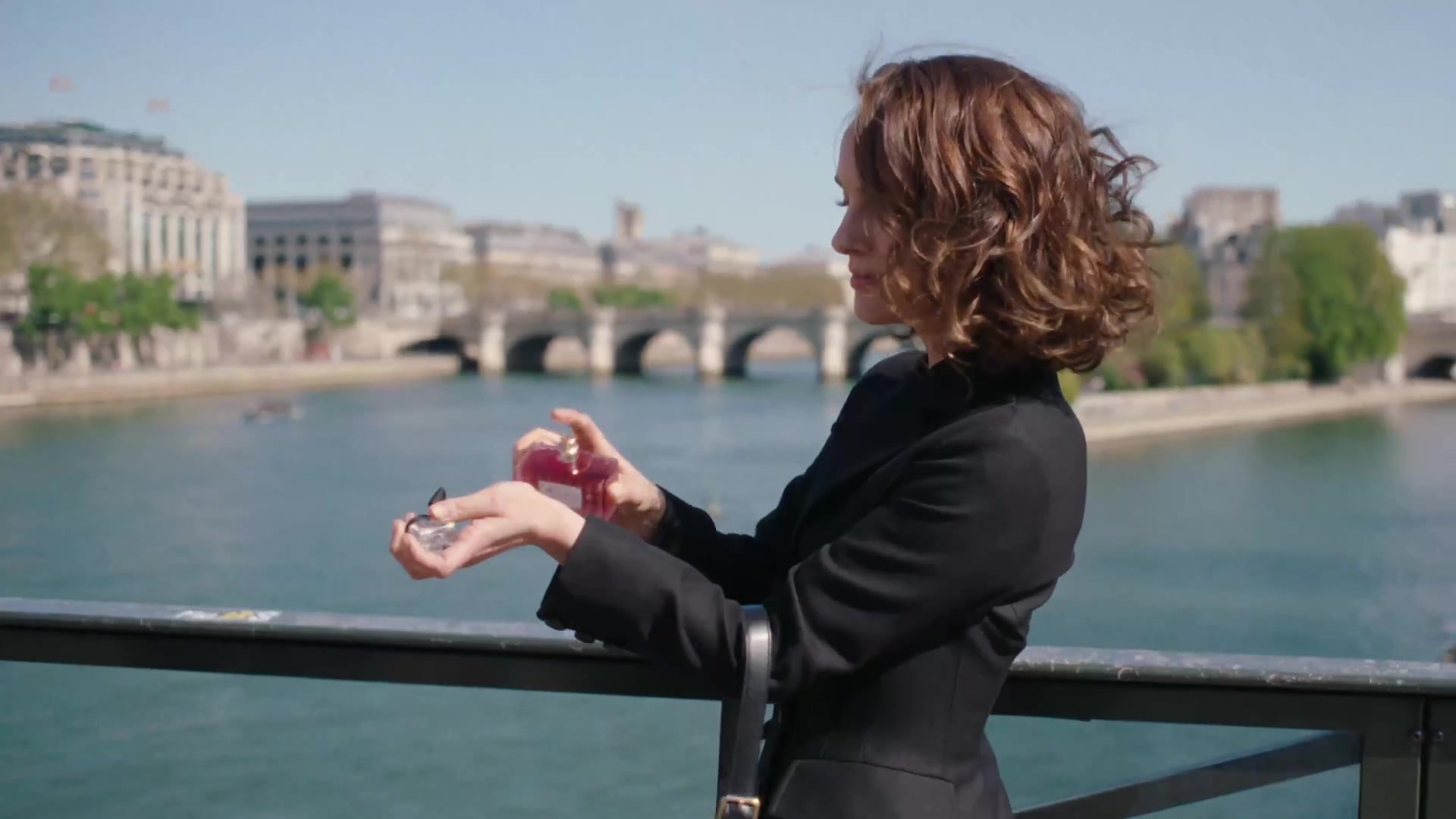 Miss_Dior_-_A_Miss_in_Paris_Episode_3-00_00_42_440.jpeg