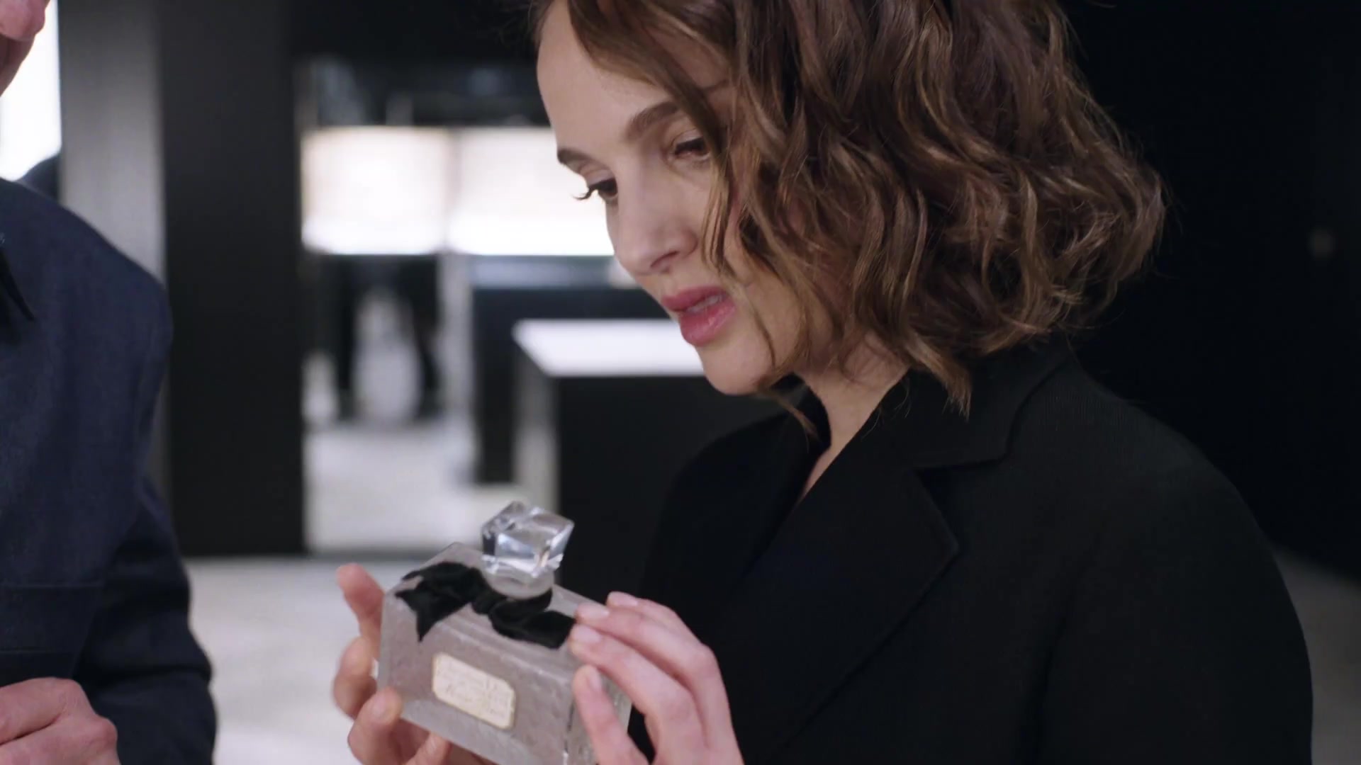 Miss_Dior_-_A_Miss_in_Paris_Episode_4-00_00_18_760.jpeg