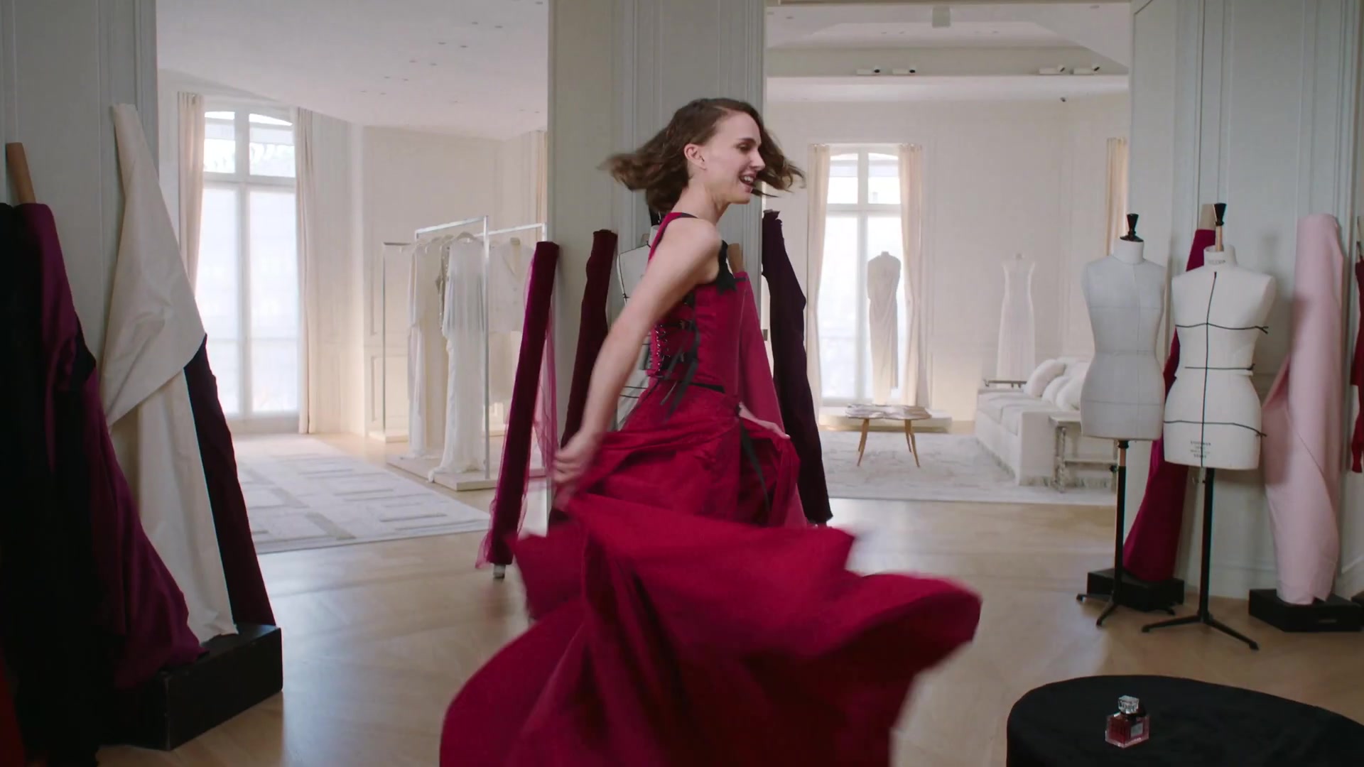 Miss_Dior_-_A_Miss_in_Paris_Episode_5-00_00_37_000.jpeg