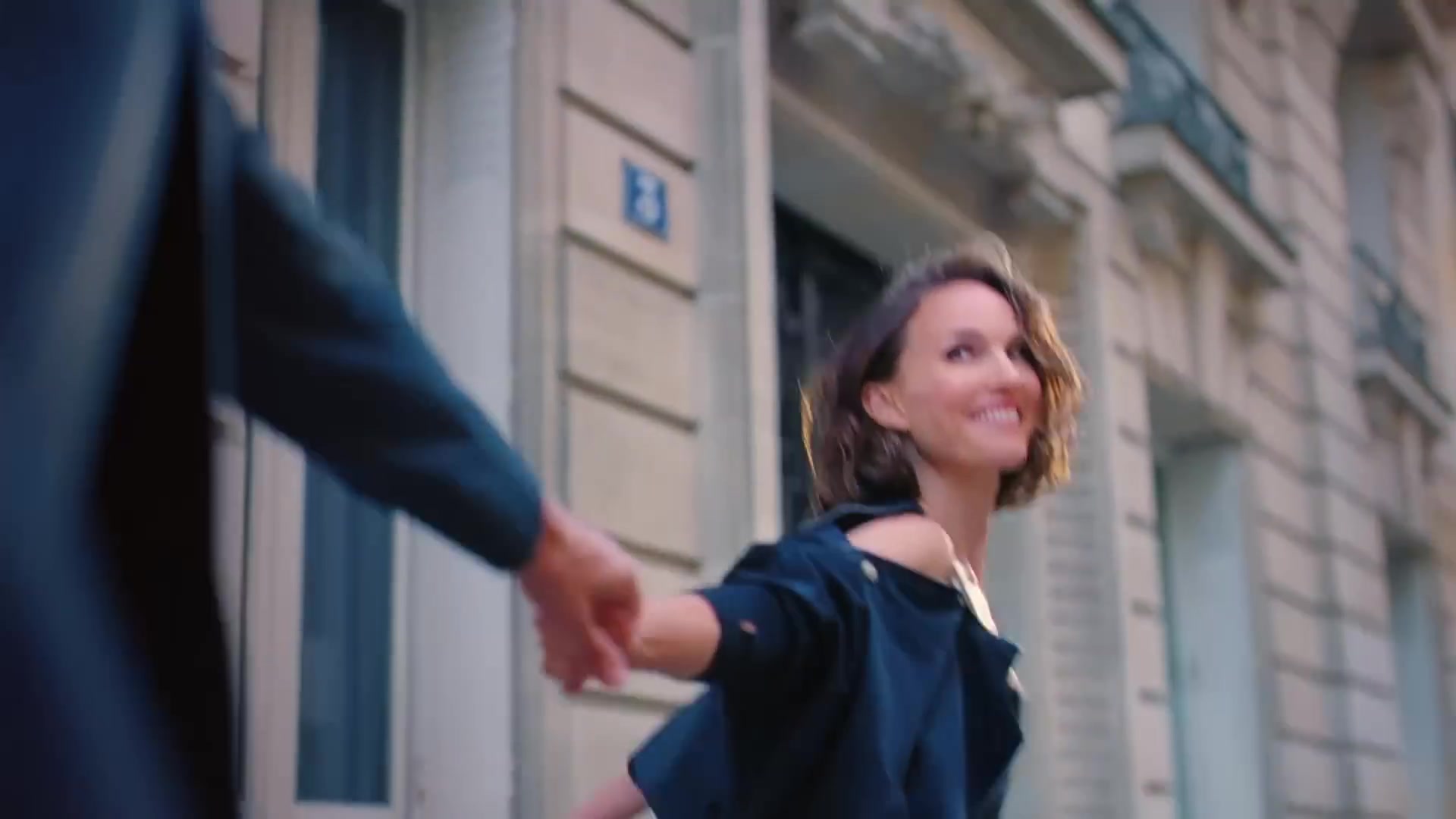 The_New_Miss_Dior_Essence-00_00_01_640.jpeg